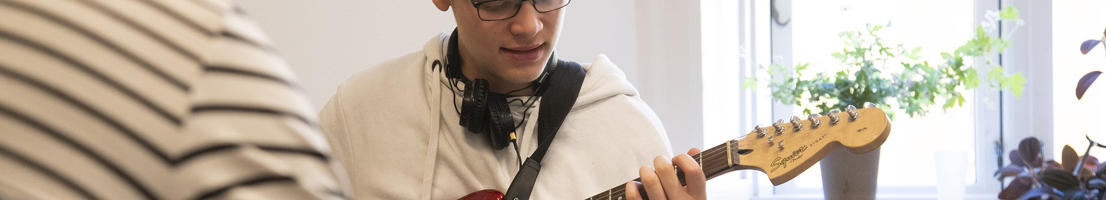 Lær at spille guitar hos FOF København