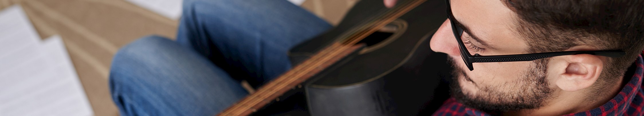 Lær at spille guitar hos FOF København