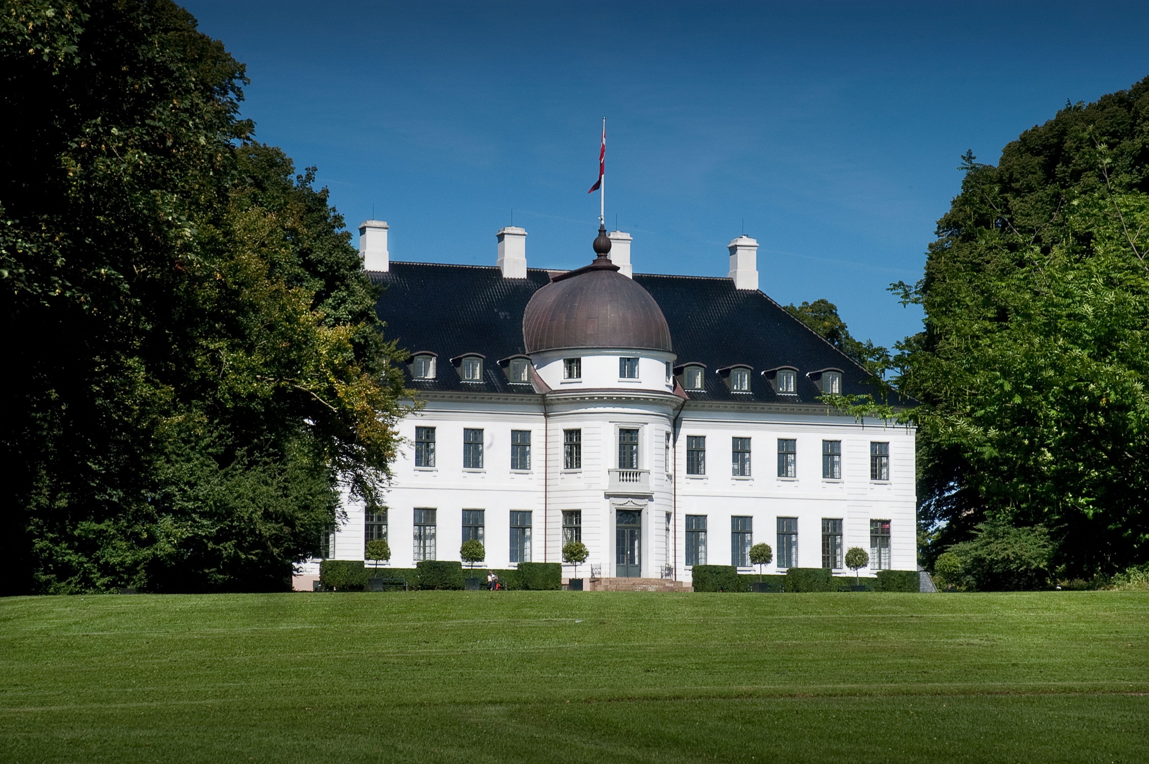 Gå på opdagelse og hør mere om Bernstorff Slot