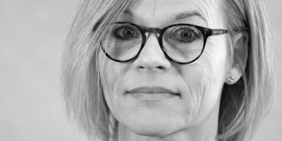 Cornelia Christensen underviser i keramik