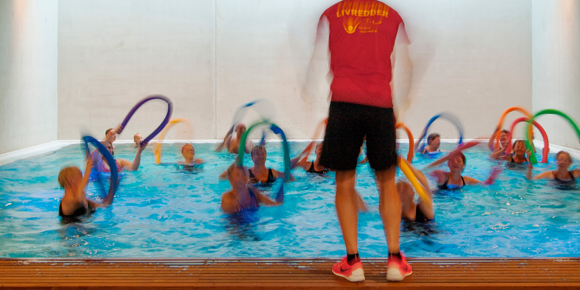 Pilatesinspireret træning i vand | Foto Nørh og Sigsgaard Arkitektfirma Torben Linde | FOF Københavns Omegn