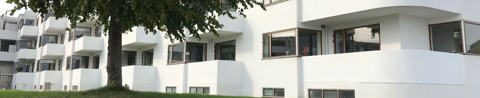 Kom med på en spændende fodtur rundt i Klampenborg og oplev Arne Jacobsens mange smukke bygninger og huse sammen med FOF Køge Bugt