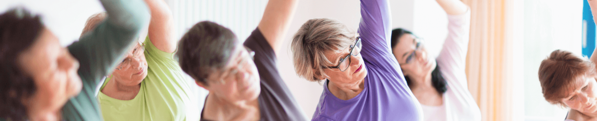 Pilates fokuserer på at styrke kroppens kernemuskler, forbedre kropsholdning og øge kropskontrol og fleksibilitet
