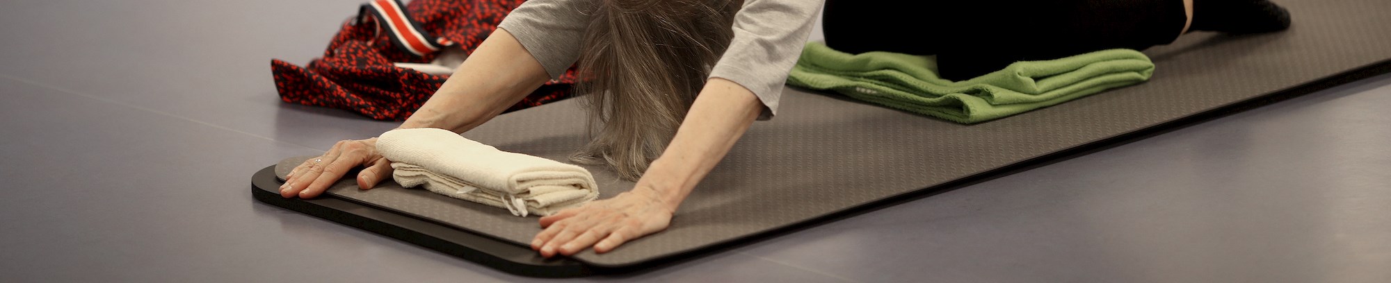 Closeup af deltager til Hatha Yoga FOF Køge Bugt