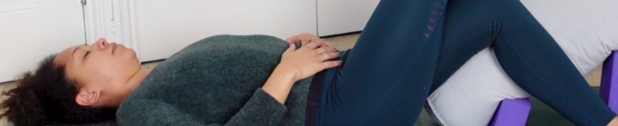 Giv dig selv en velfortjent pause med restorativ yoga og gør noget godt for din krop