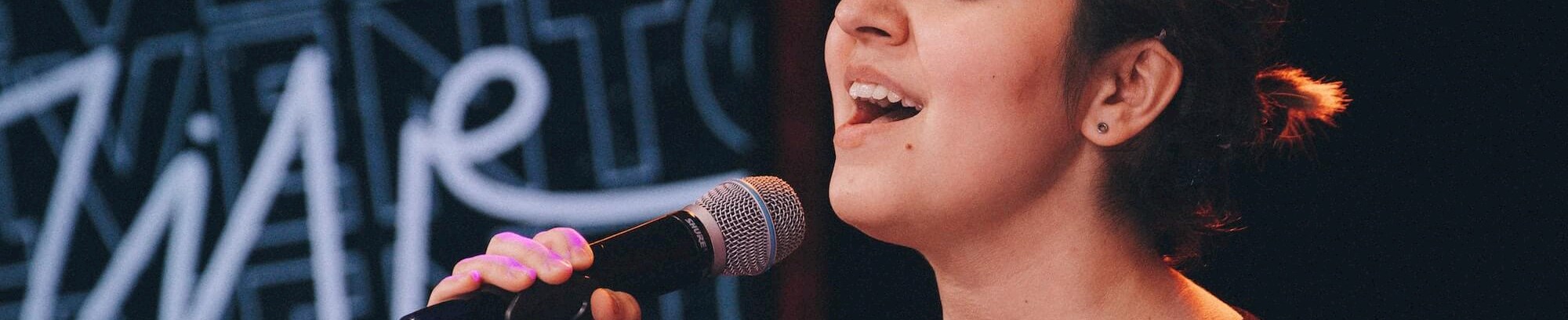 Kvindelig kursister synger