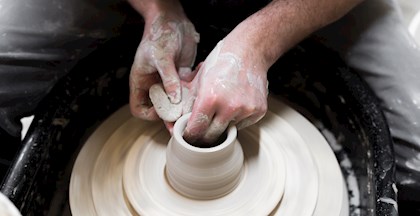 Gå på keramikkursus i FOF