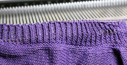 Lær at strikke på strikkemaskine i FOF Nordsjælland