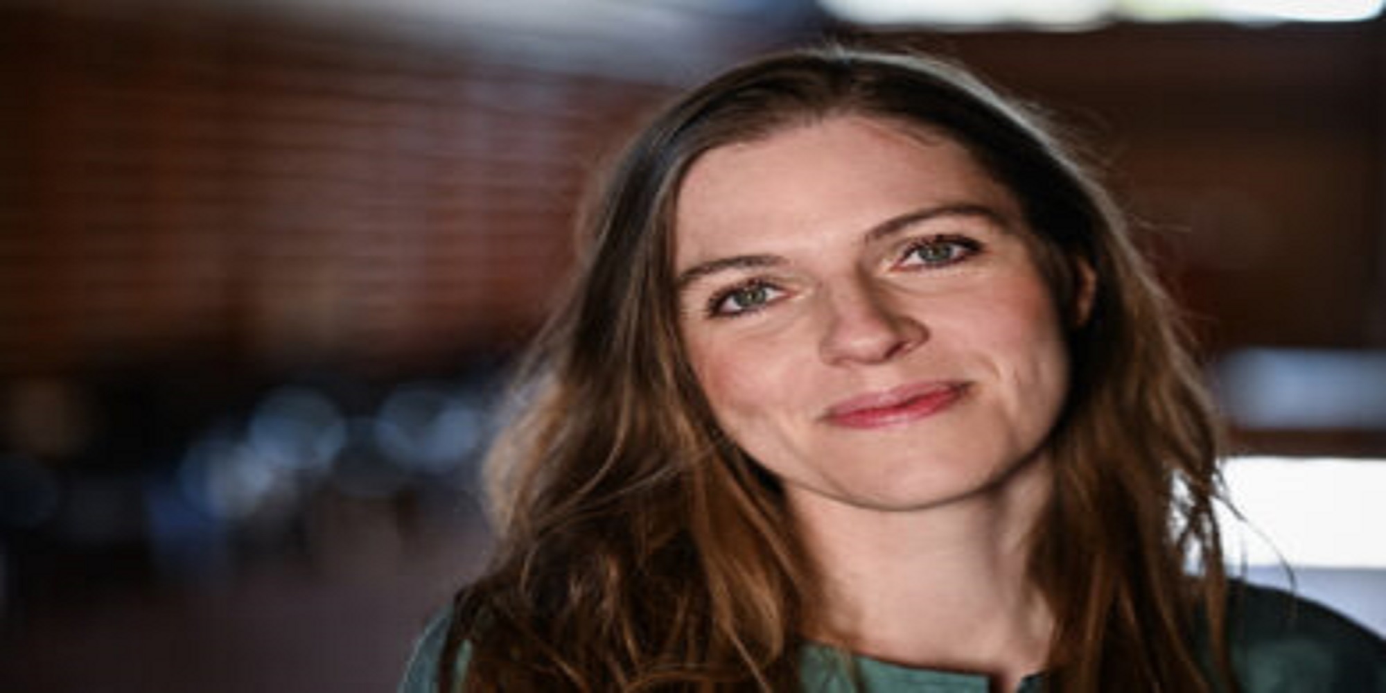 Stine Pilgaard gæster FOF Holstebro med sit samtale-foredrag om bestselleren Meter i sekundet