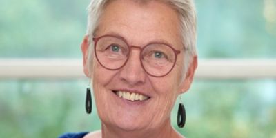 Conny Ransborg underviser i syning og udbyder weekendkurset sy og design din egen hat, FOF Nordvestjylland, Holstebro