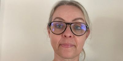 Charlotte underviser i mindfulness og masker i Holstebro