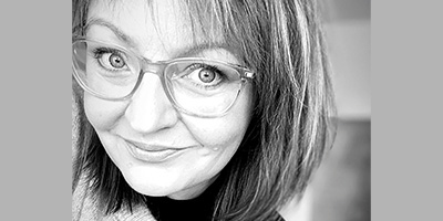 Joy underviser i abstrakt og kreativ tegning med INK og flow art