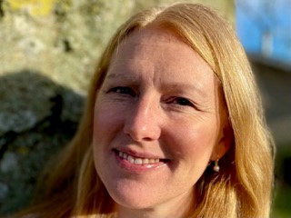 Nadja er uddannet jordemoder og underviser i velvære for gravide