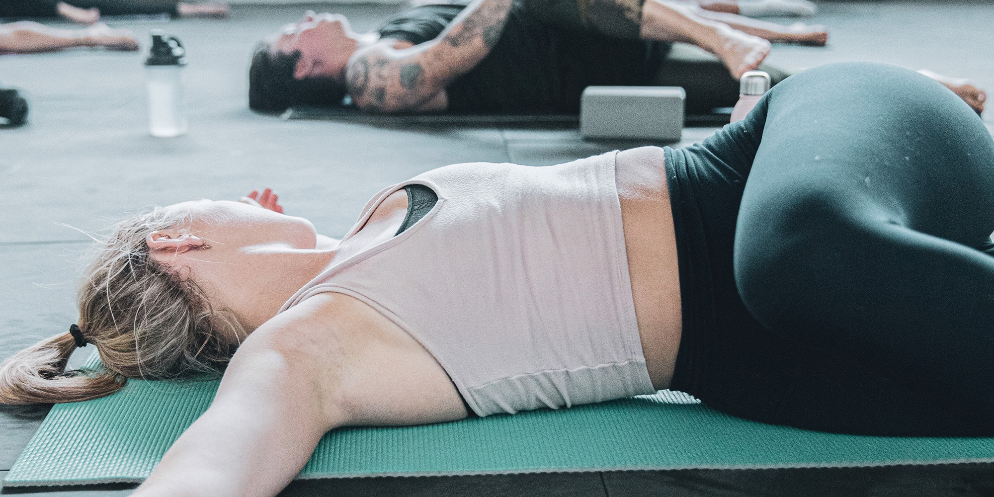 Yoga eller pilates måtte udstræk træning