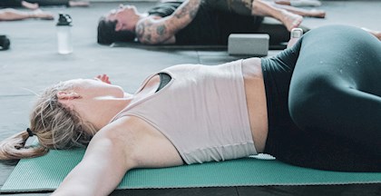 Yoga eller pilates måtte udstræk træning