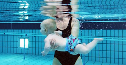 Gå til babysvømning hos FOF Syd- og Vestsjælland