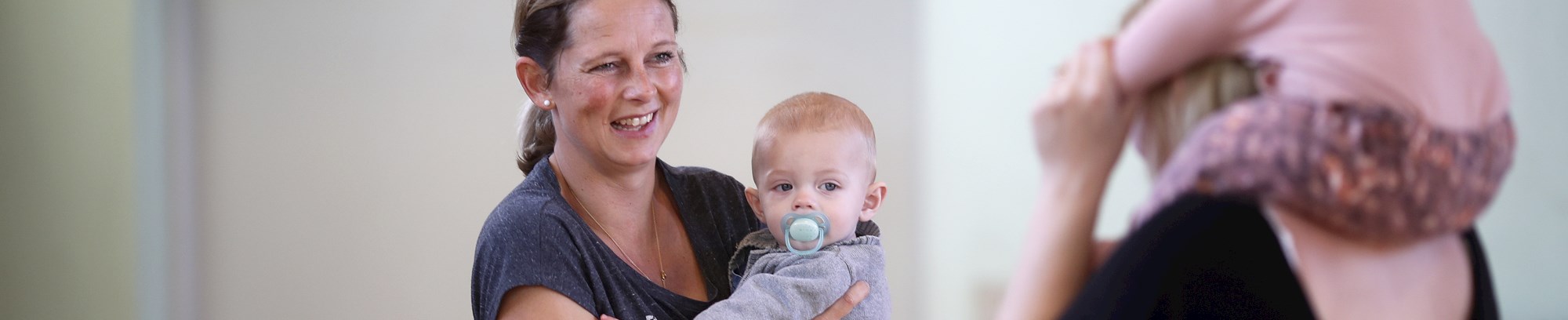 Kurser for gravide, barslende og familier i FOF Syd- og Vestsjælland
