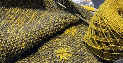 Lær at strikke et tørklæde på strikkekursus i FOF Syd- og Vestsjælland