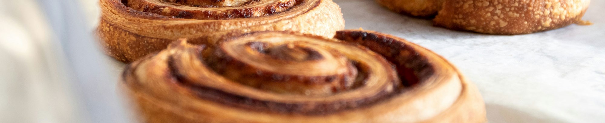 Lær at bage kanelstang, borgmesterstang, burgerboller og meget mere med blødbrødsdej