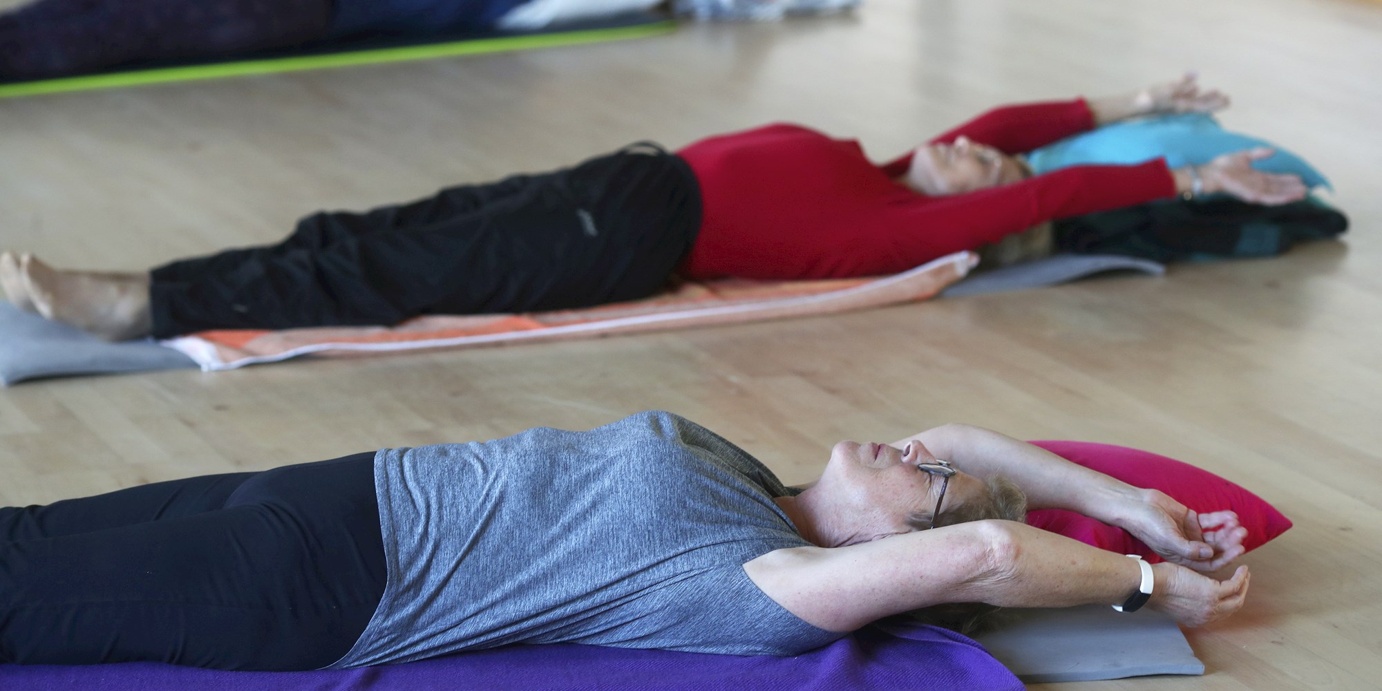 Dyrk blid og afstressende yoga hos FOF