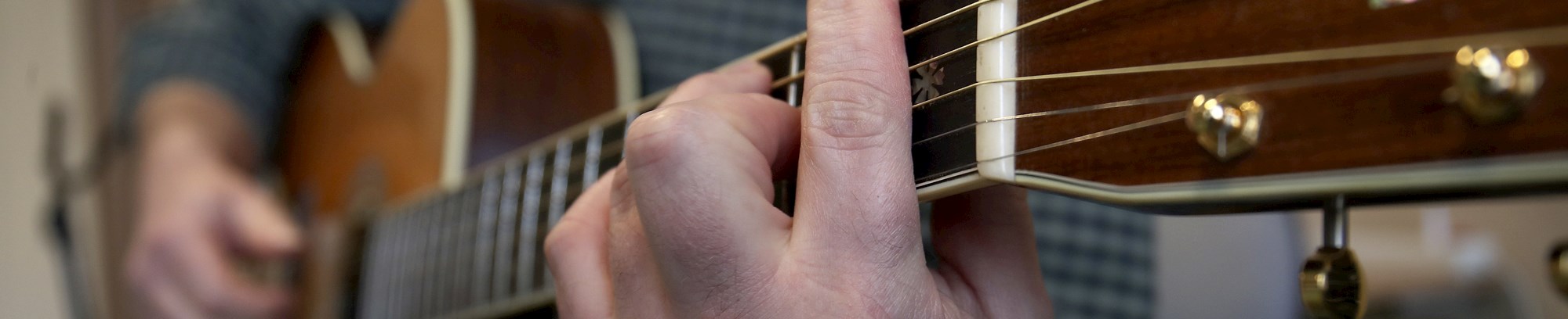 Undervisning i guitar, violin og ukulele i FOF Syd- og Vestsjælland