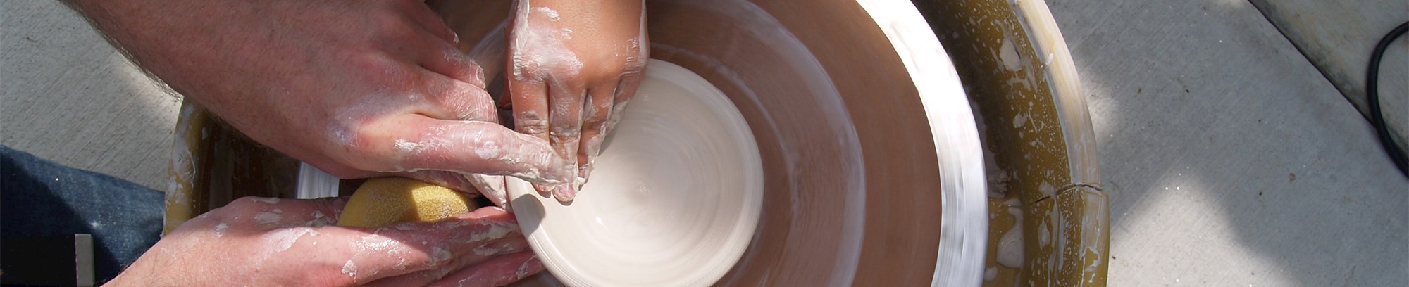 Gå til keramik for børn og unge i ferien