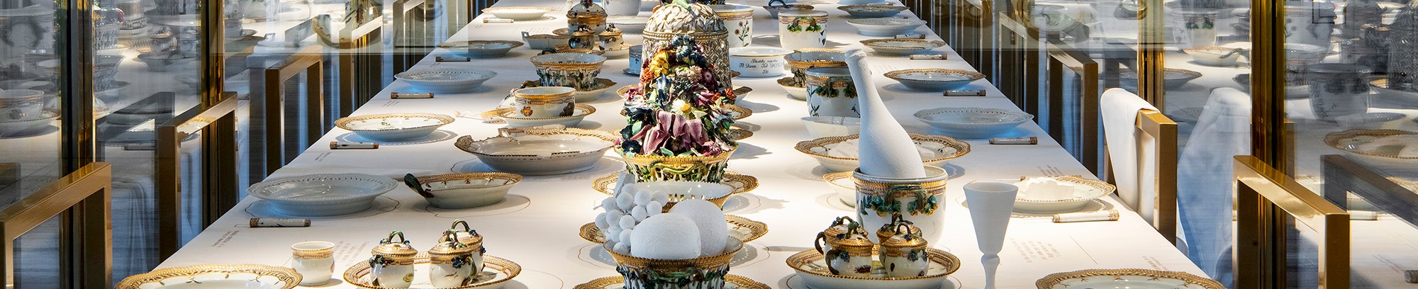 Oplev udstillingen "Flora Danica - Verdens Vildeste Stel" på Koldinghus ved en guidet rundvisning