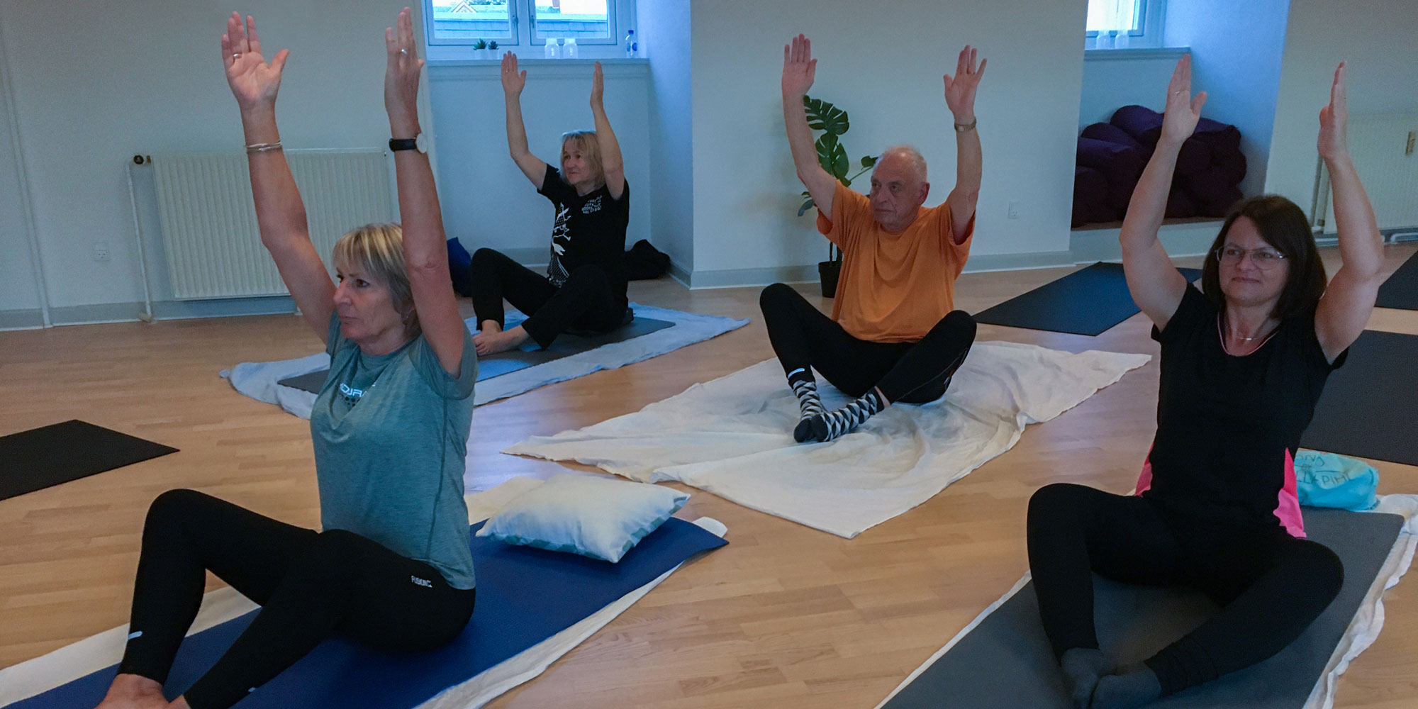 Hensynstagende yoga hos FOF-Vest
