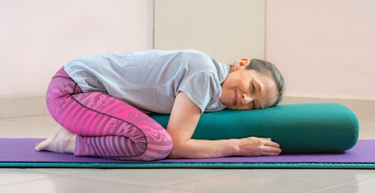 Restorativ yoga og yoga i hvile hos FOF Vest