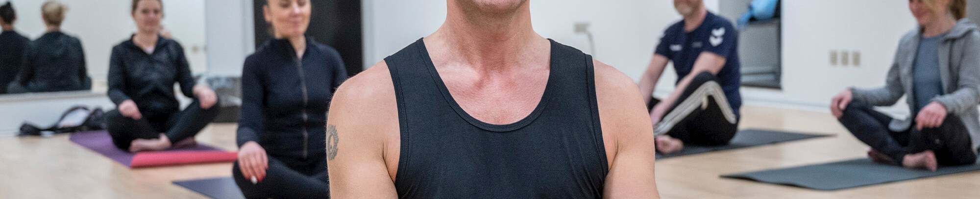 Yoga for begyndere - Gavin Rutherford - FOF Vest
