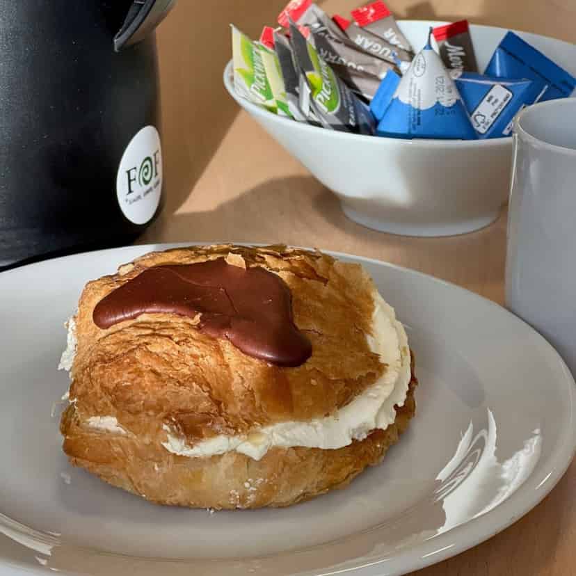 Kaffe og kage i Fredagshøjskolen Sønderborg hos FOF Sønderjylland