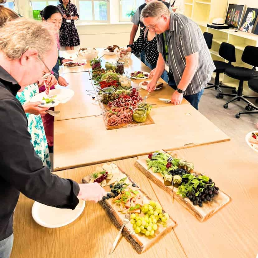 Undervisere spiser lækre tapas hos FOF Sønderjylland