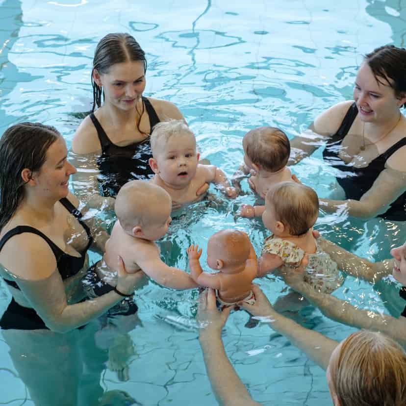 Babyer til svømning med deres mødre, FOF i Holstebro