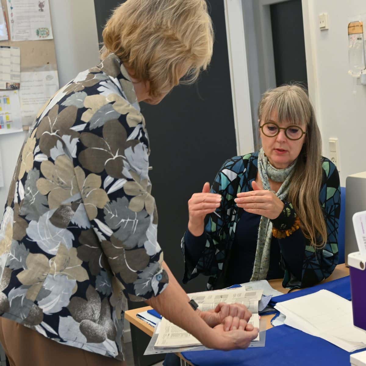 Underviser vejleder kursist