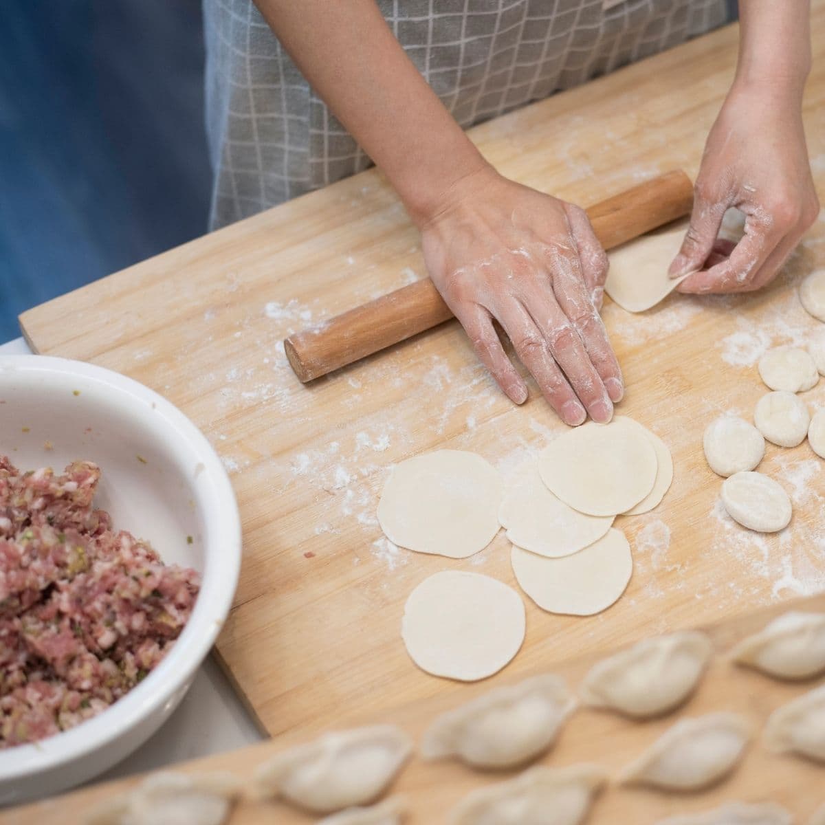 En der laver dumplings på fof aftenskolen