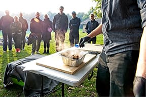 Hak og æd - en høne - billedreportage