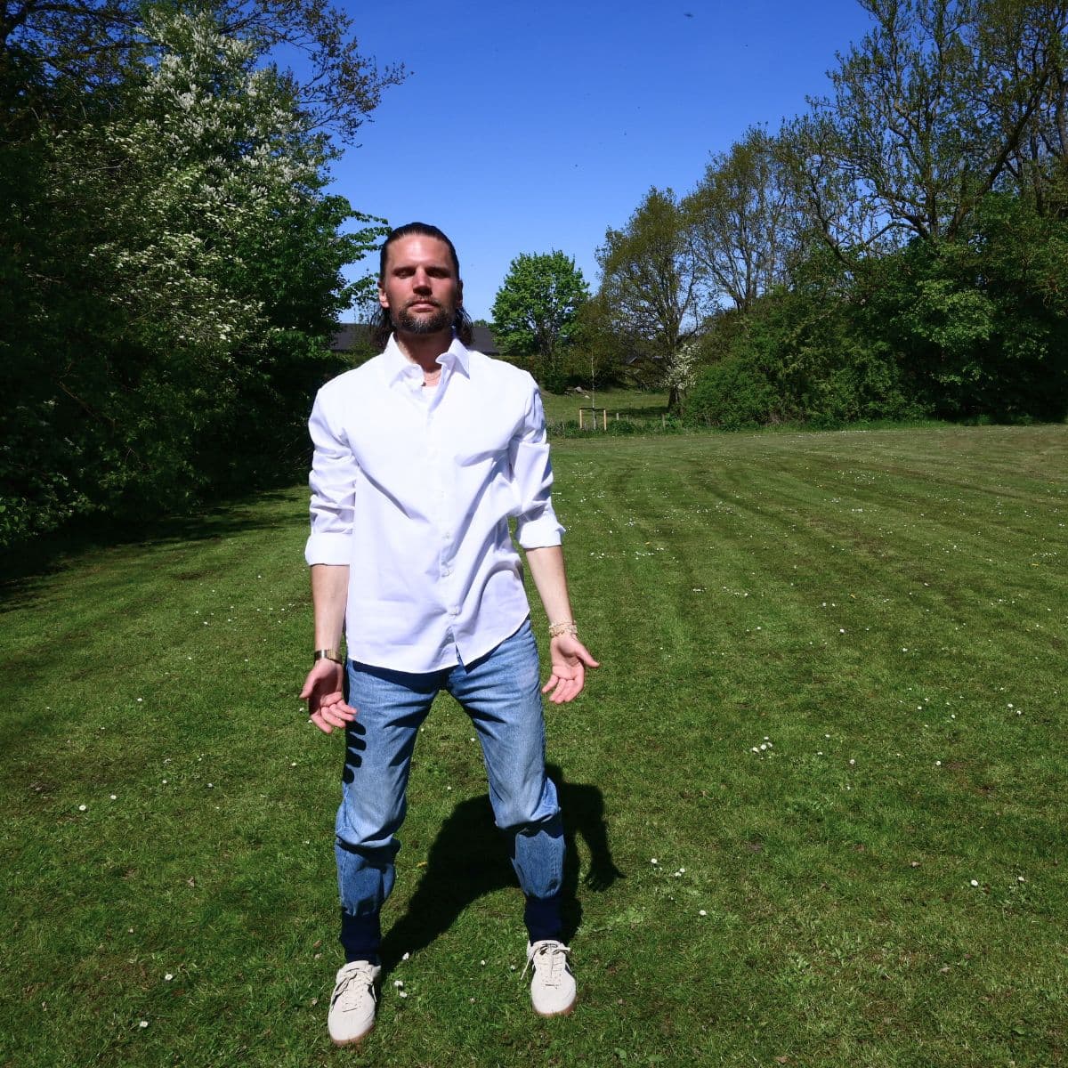 Søren Bunch laver yoga