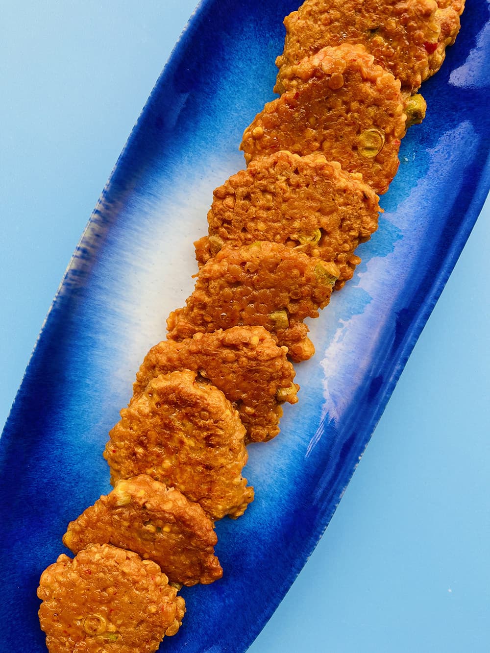 Røde thai linsefrikadeller – opskrift af FOF-underviser Liv Teilmann