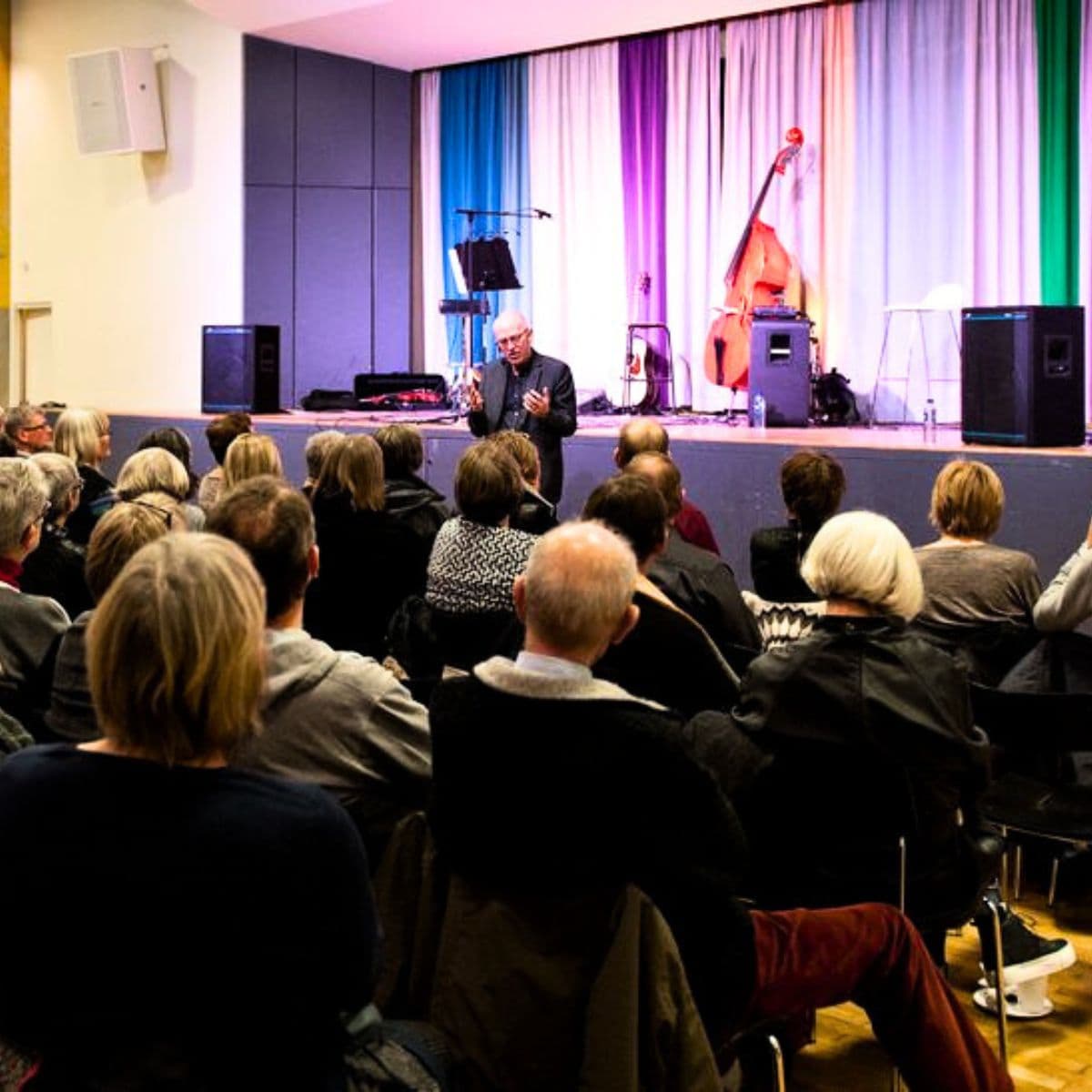 Foredrag, sal med publikum og foredragsholder