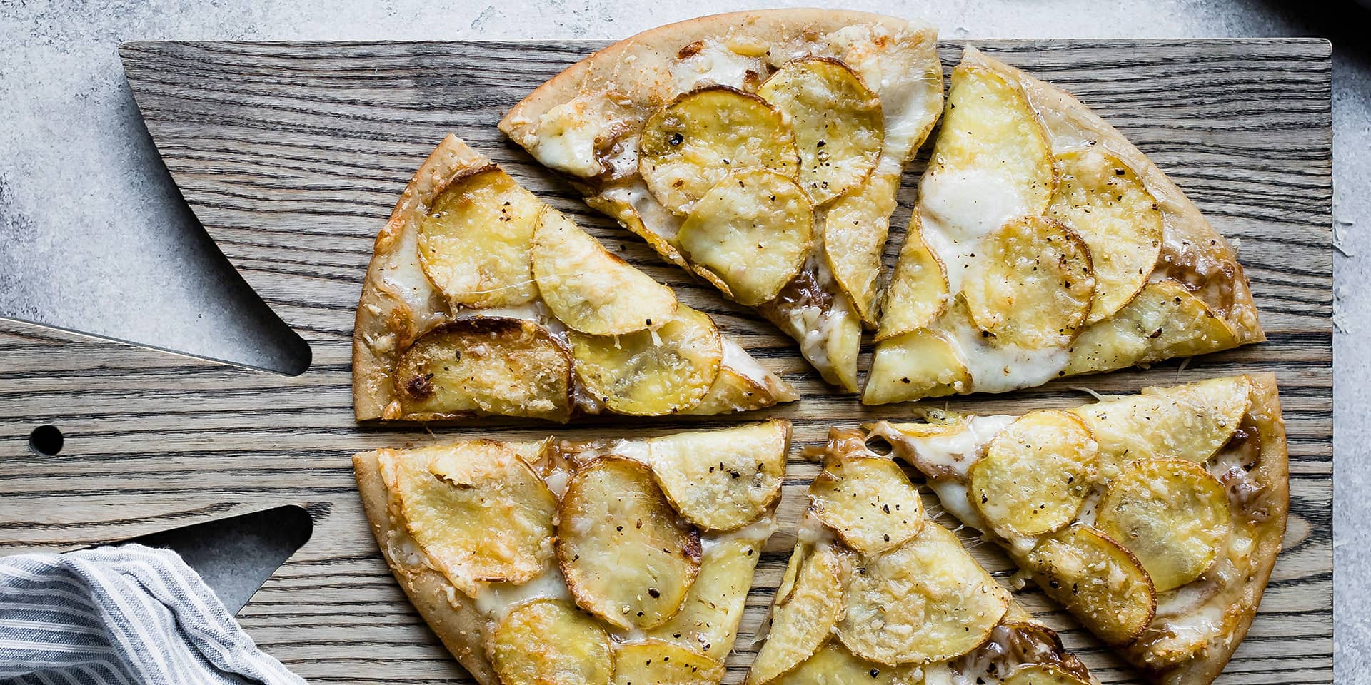Kartoffelpizza, som du kan finde opskriften på på fof aftenskolen aarhus