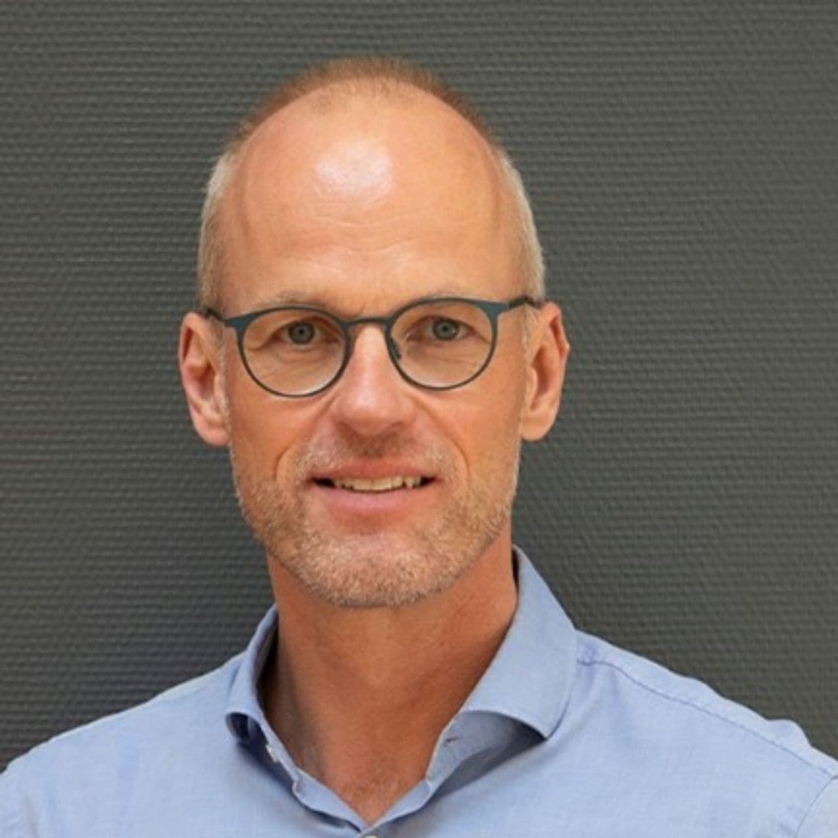 FOF Sønderjyllands formand Morten Menné går til yoga i Sønderborg