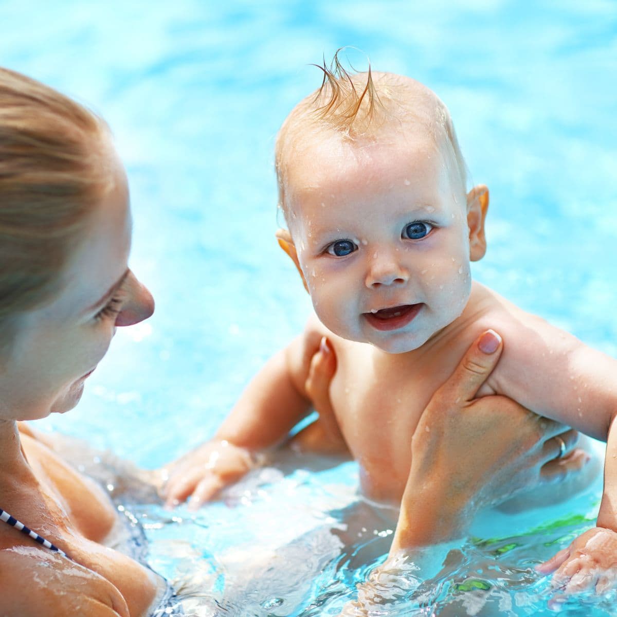 Babysvømning1200x1200 (1).jpg