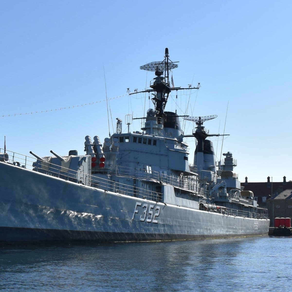 Unikt besøg på Skibene på Holmen.jpg