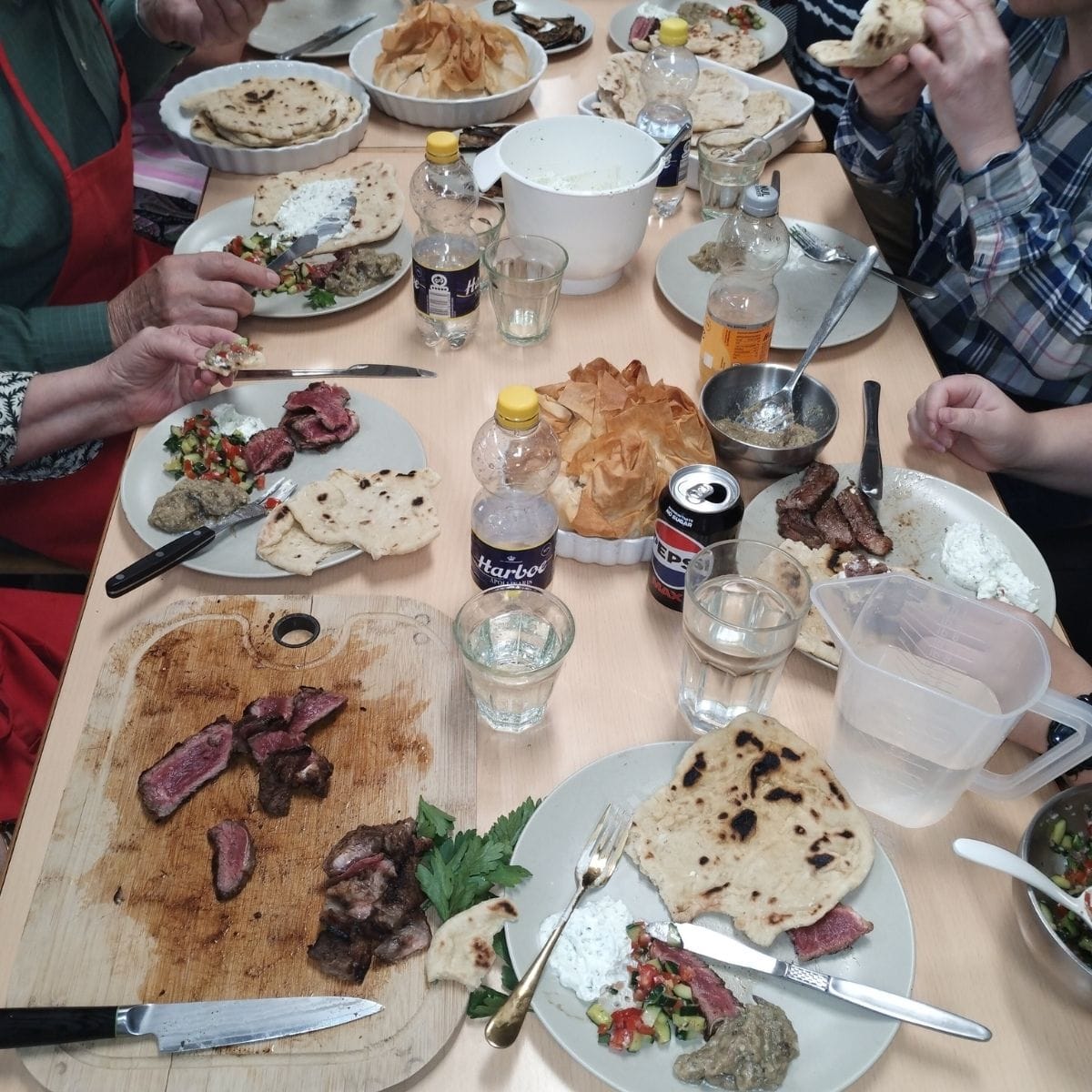 kursister spiser mad