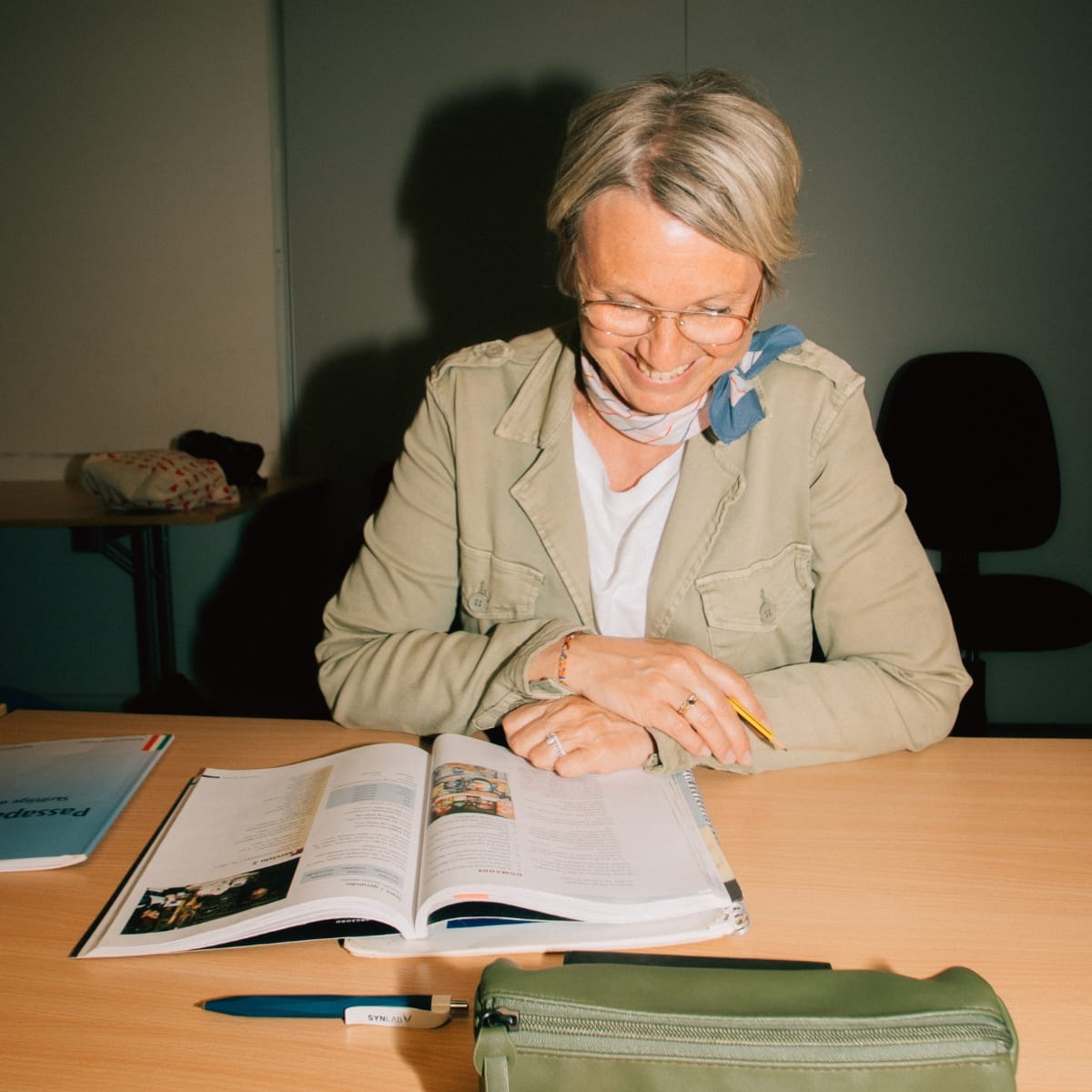 Kvinde lærer italiensk