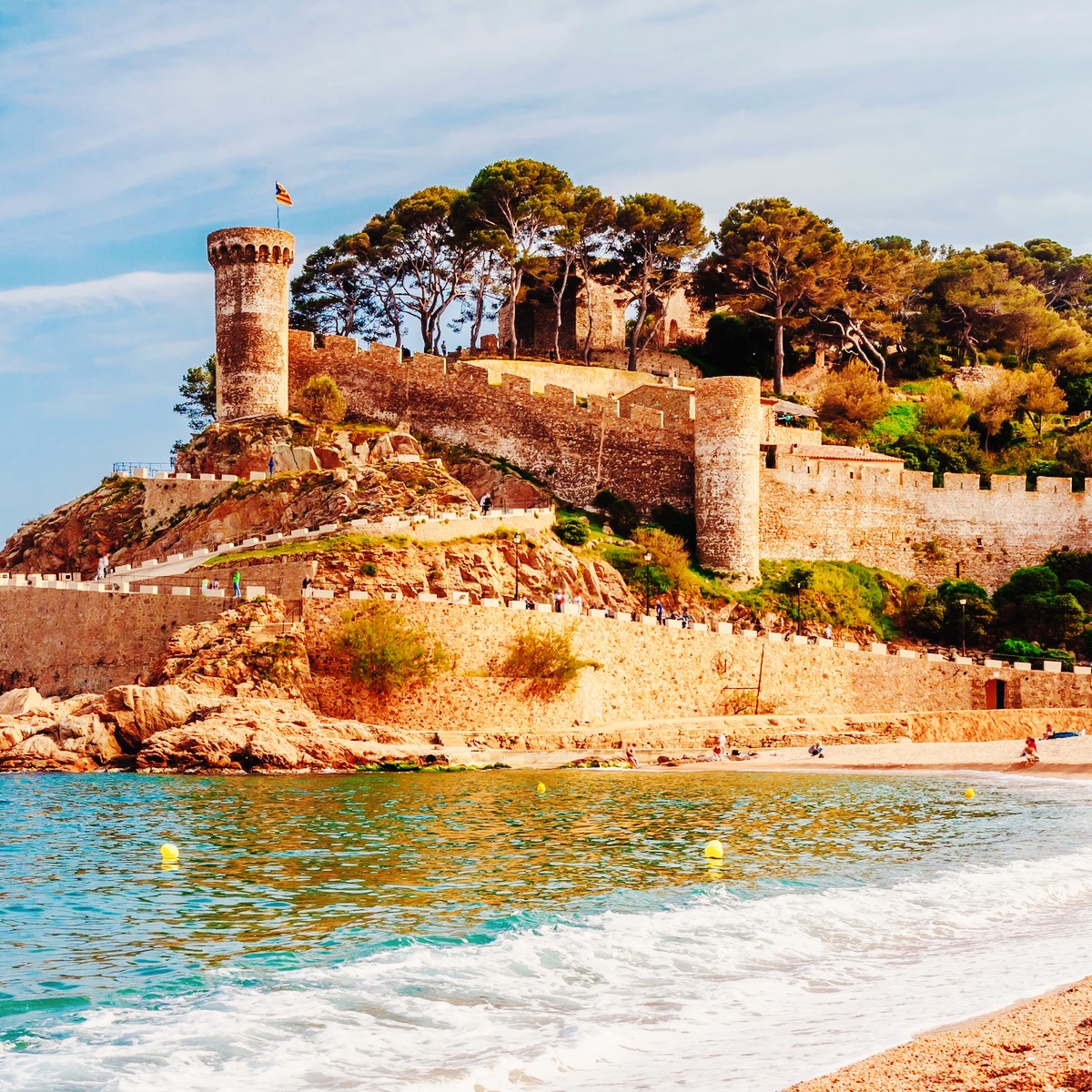 Kyst og borg i Spanien – symbol på kultur og sprog, som du lærer at udforske på spanskhold hos FOF.