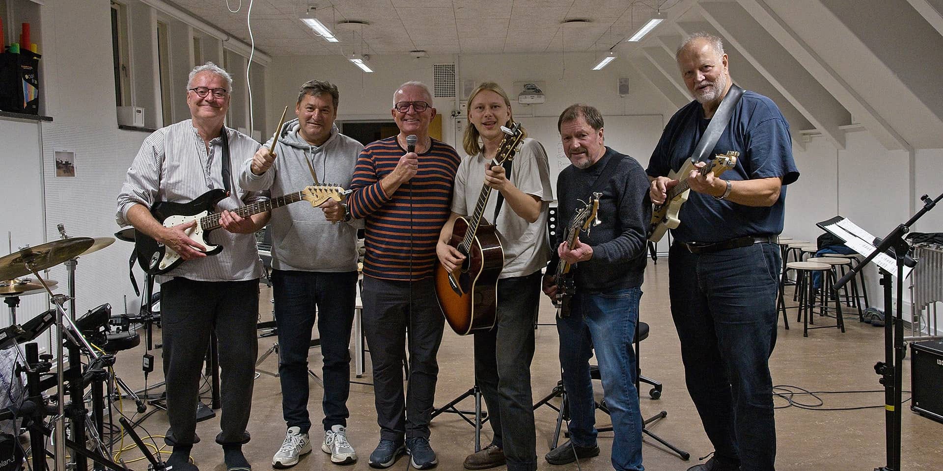 Rytmisk sammenspil på FOF Aftenskolen Aarhus. Vi genskaber musik fra 60'erne og 70'erne.