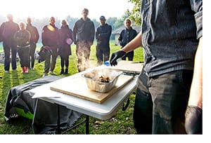 Hak og æd - en høne - billedreportage