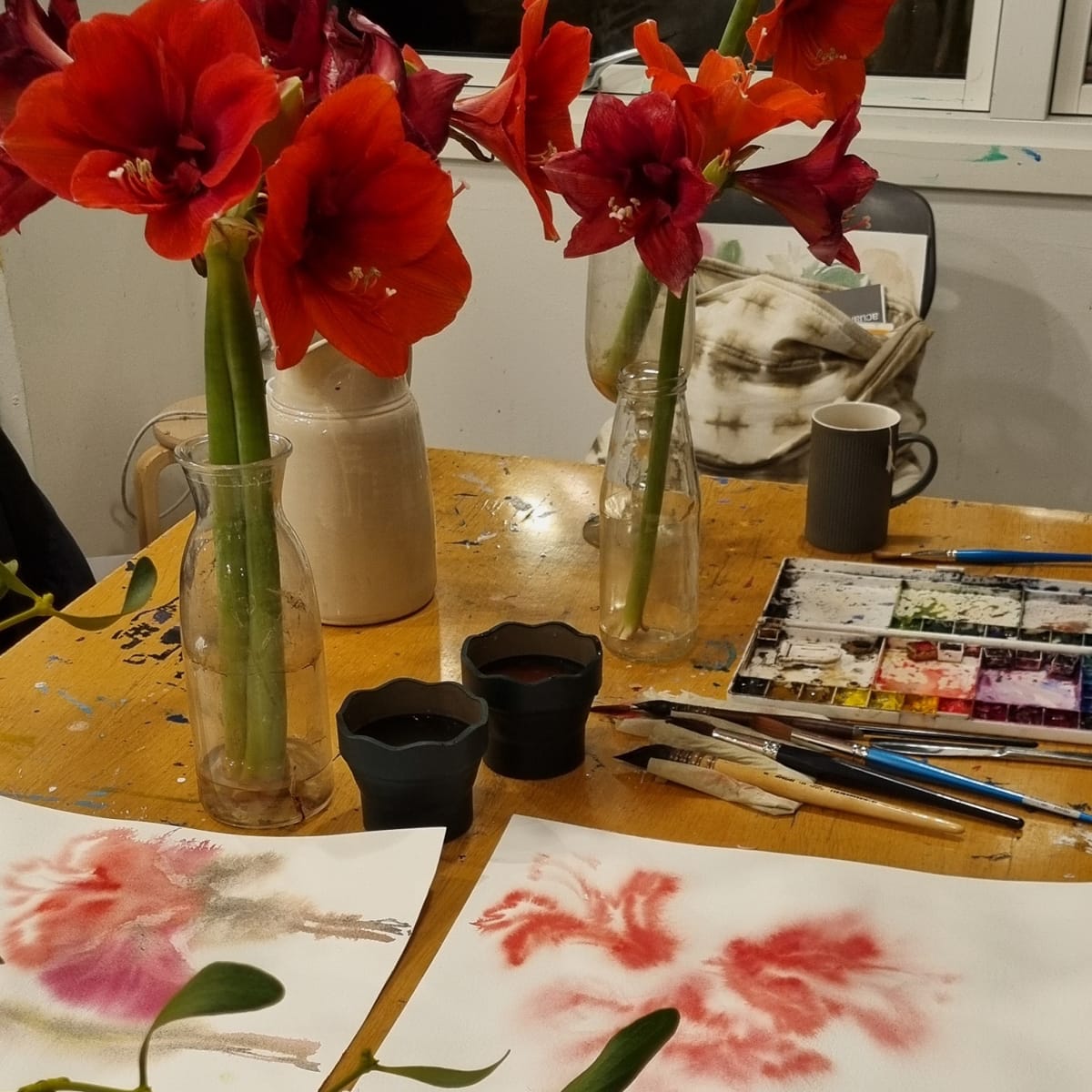 Akvarelfarver og malerier på kursus i akvarel for begyndere