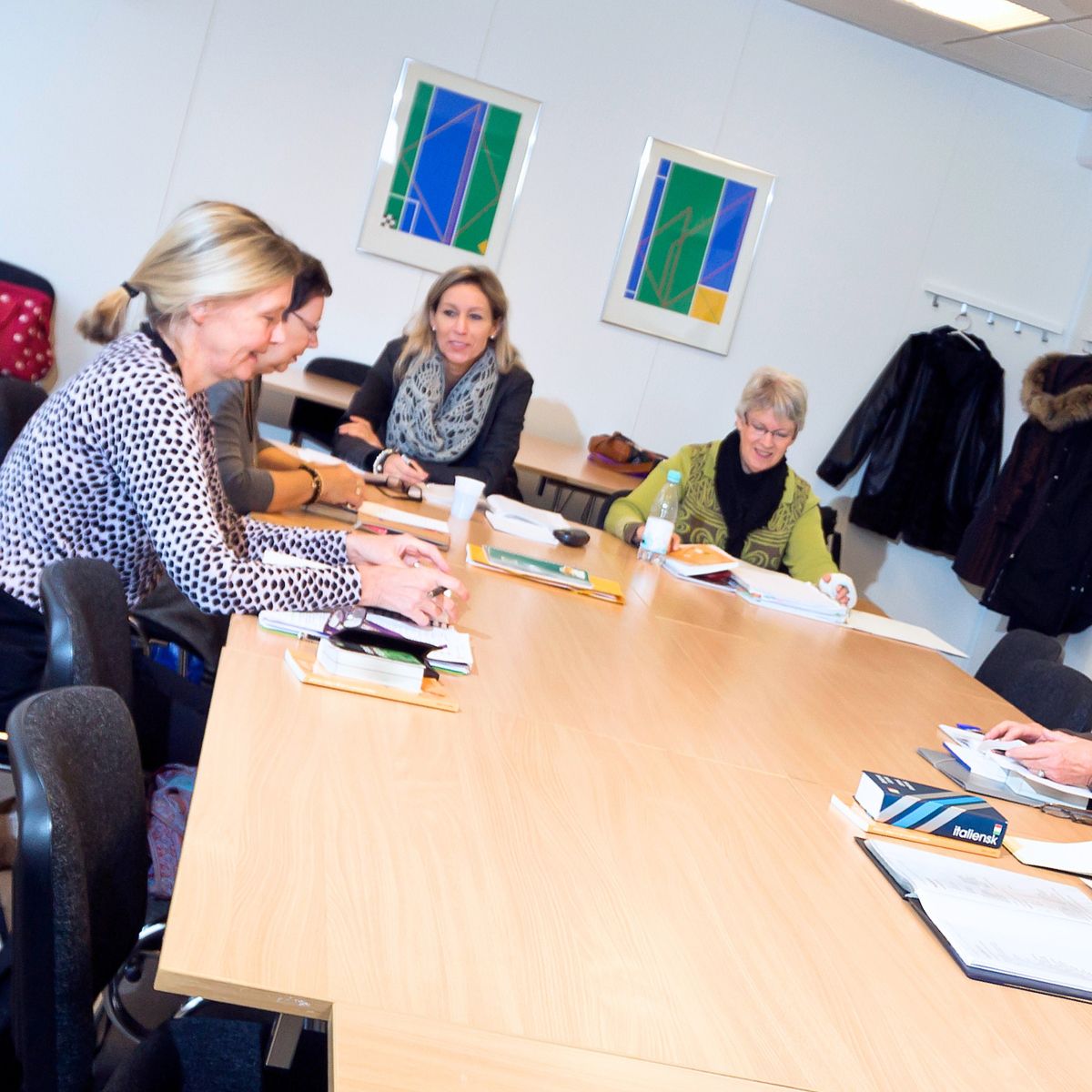 4 damer der har italiensk undervisning